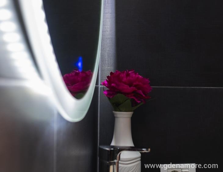 P D - Bathroom 4